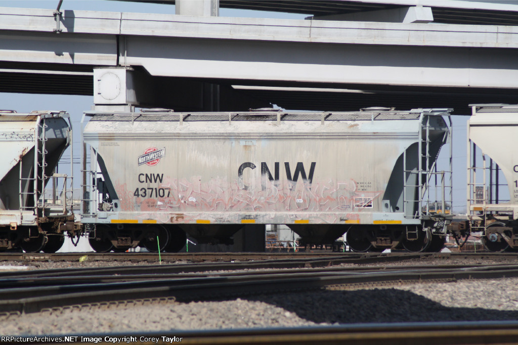 CNW 437107